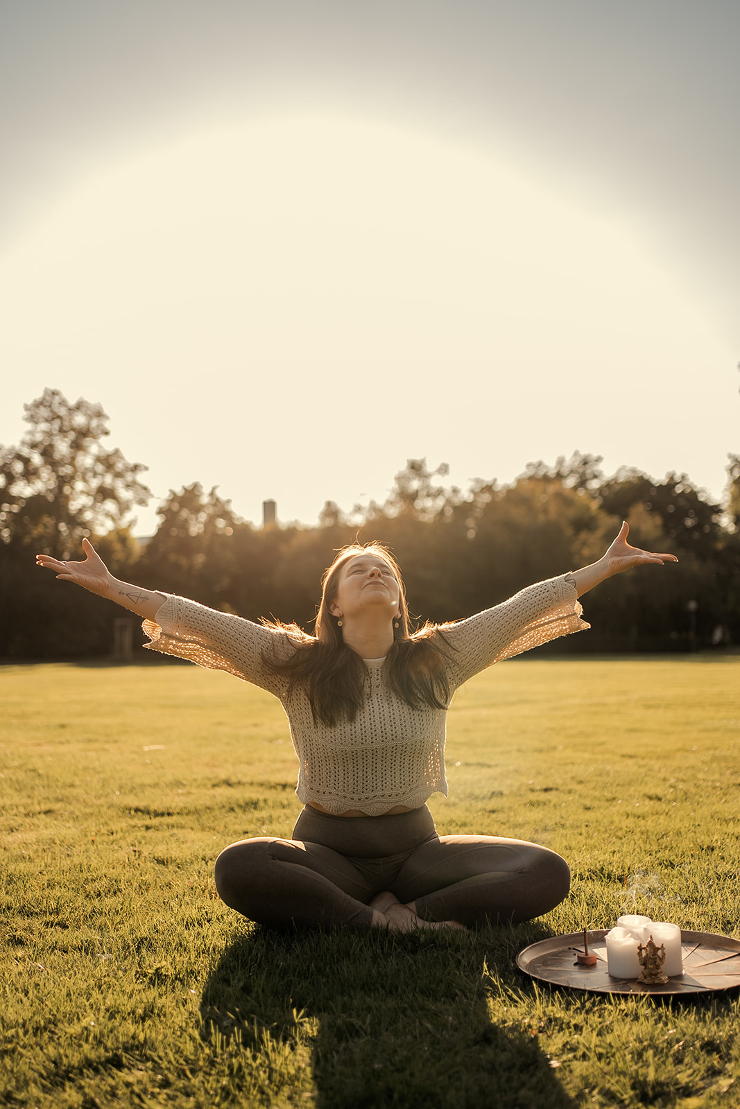 Meditativer Moment nach der Praxis
